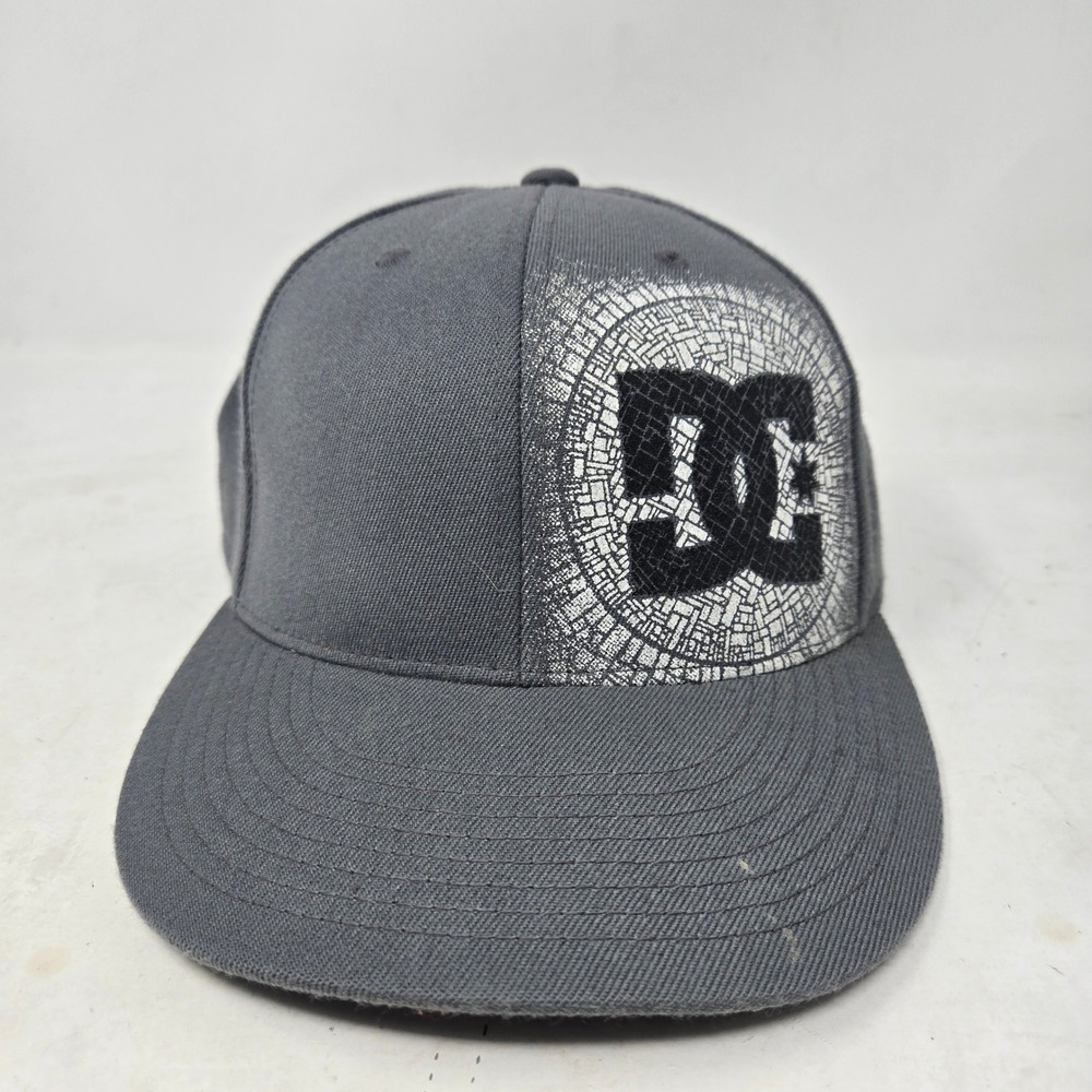 DC Shoes 210 Fitted by Flexfit Hat Gray Silver Mosaic Logo Flat Brim 7 1/4-7 5/8